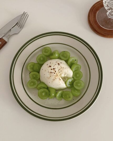 green round plate