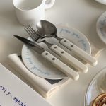 biscuit cutlery set