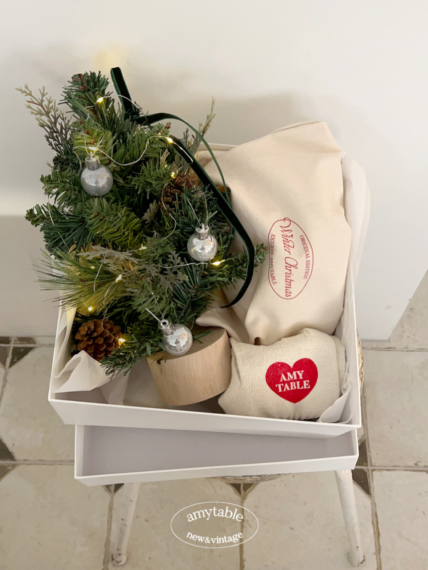 9A4799C9-61CC-4AF3-888C-3167CBBD3936 Santa mini tree & gloves set - 画像 (1)