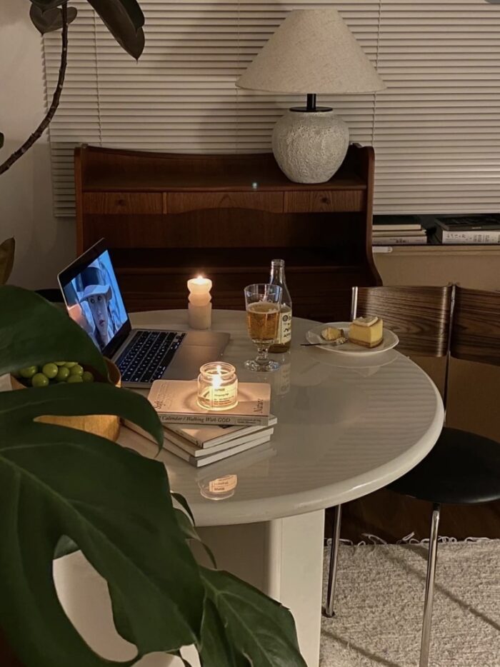 Screenshot moon round table - 画像 (2)