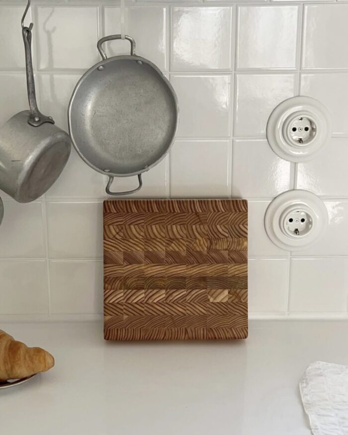 larchwood square cutting board - 画像 (2)