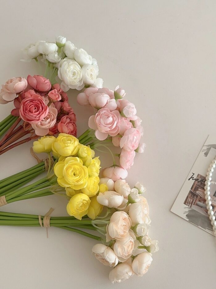 Buttercup flower - 画像 (16)