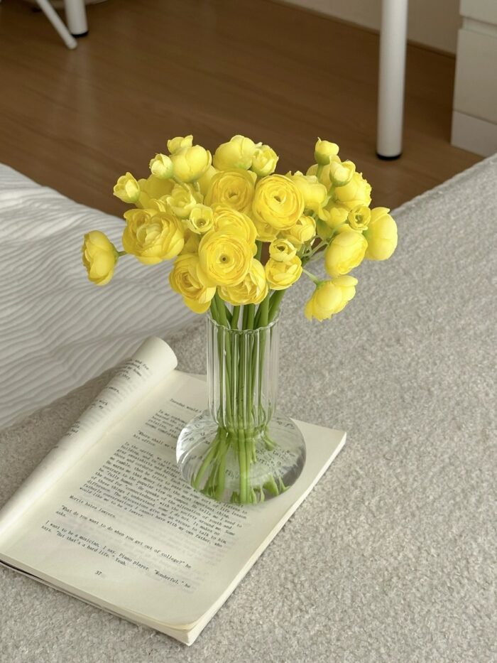 Buttercup flower - 画像 (12)