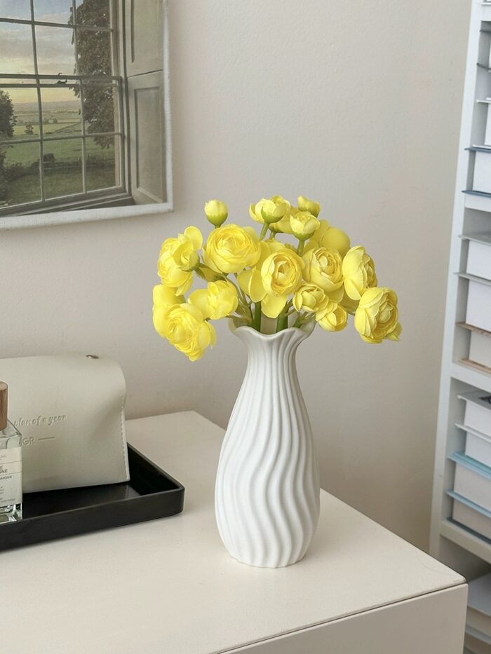 Buttercup flower - 画像 (13)